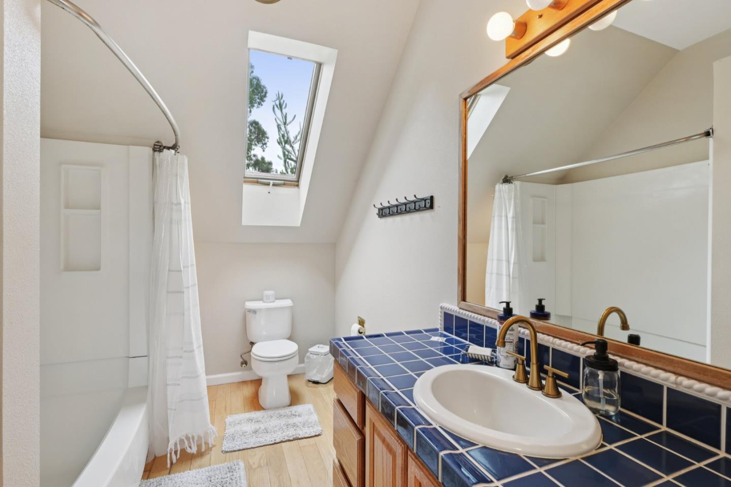 Detail Gallery Image 13 of 24 For 9156 Holly Hill Dr, Salinas,  CA 93907 - 3 Beds | 3 Baths