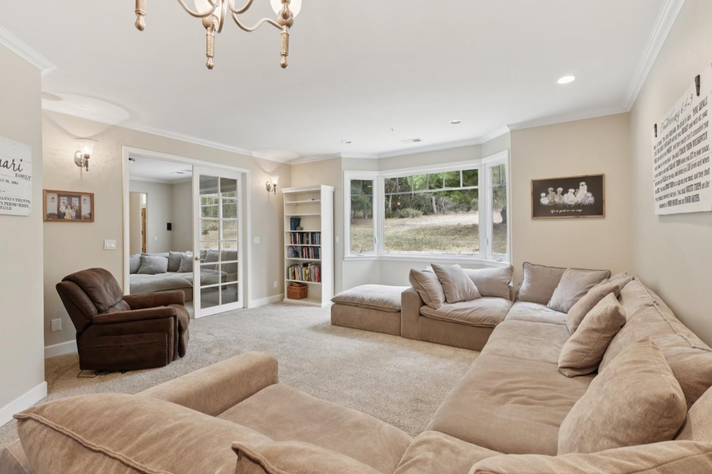 Detail Gallery Image 2 of 24 For 9156 Holly Hill Dr, Salinas,  CA 93907 - 3 Beds | 3 Baths