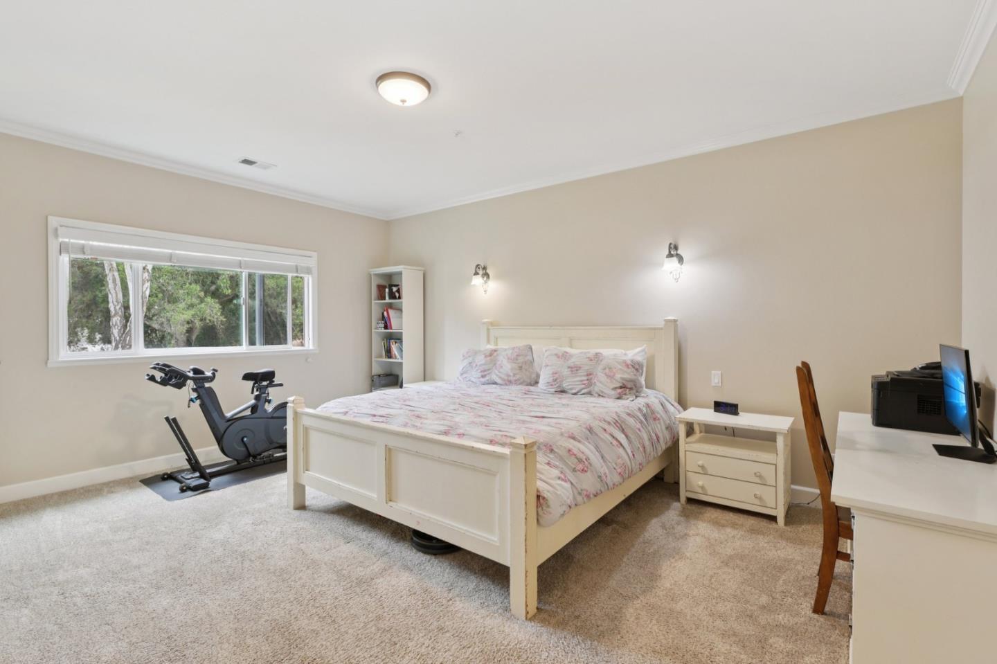 Detail Gallery Image 5 of 24 For 9156 Holly Hill Dr, Salinas,  CA 93907 - 3 Beds | 3 Baths