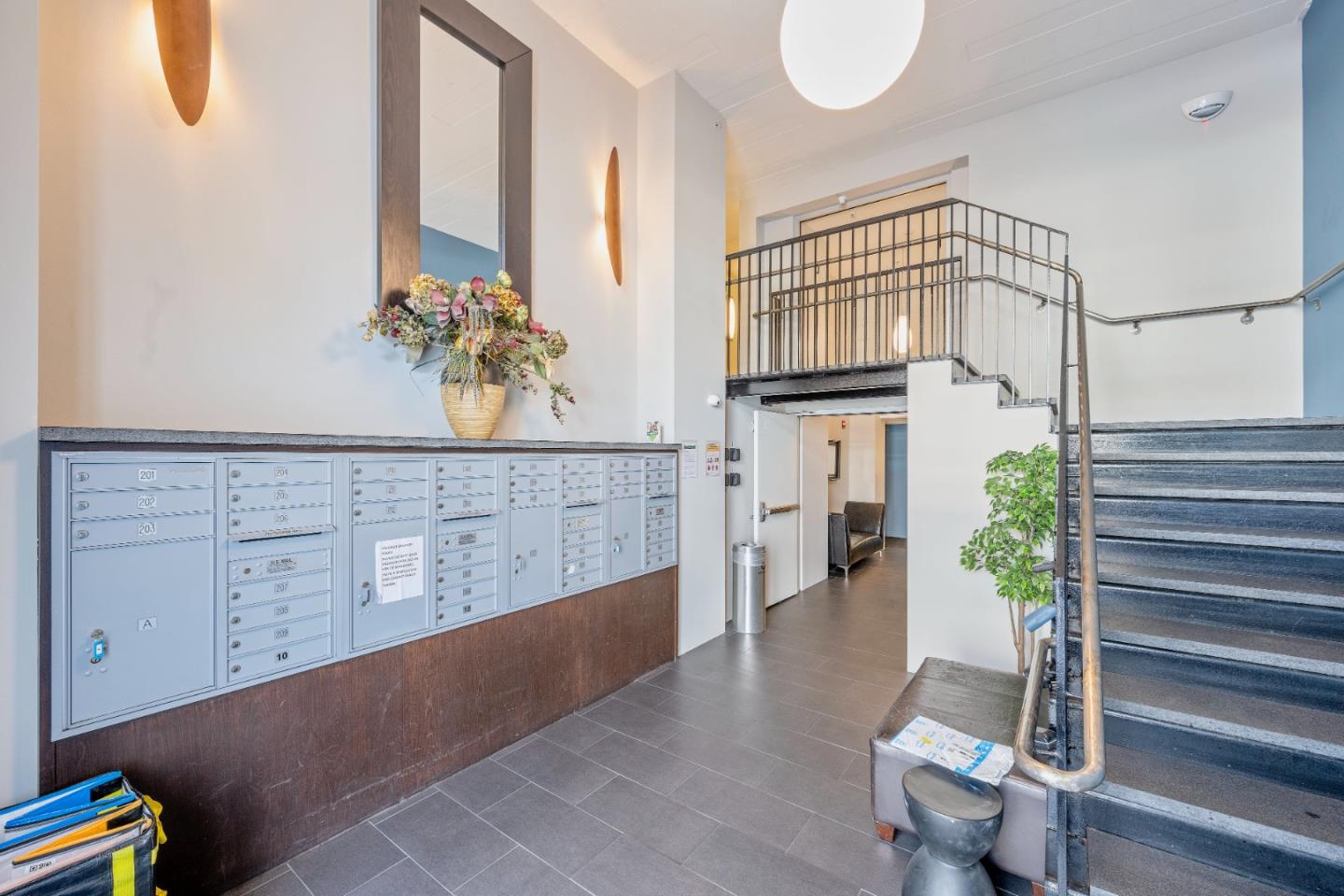 Detail Gallery Image 3 of 17 For 3801 San Pablo Ave #411,  Emeryville,  CA 94608 - 1 Beds | 1 Baths