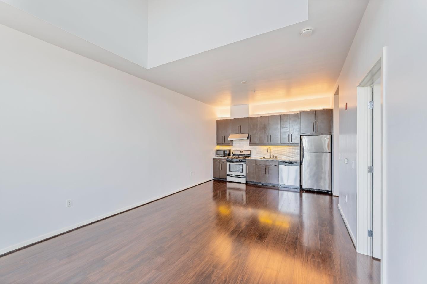Detail Gallery Image 8 of 17 For 3801 San Pablo Ave #411,  Emeryville,  CA 94608 - 1 Beds | 1 Baths