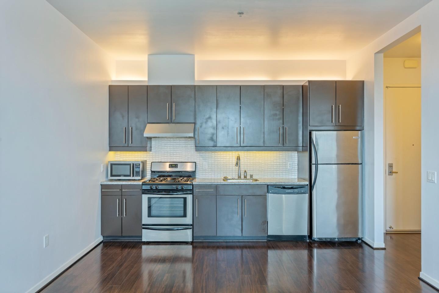 Detail Gallery Image 9 of 17 For 3801 San Pablo Ave #411,  Emeryville,  CA 94608 - 1 Beds | 1 Baths
