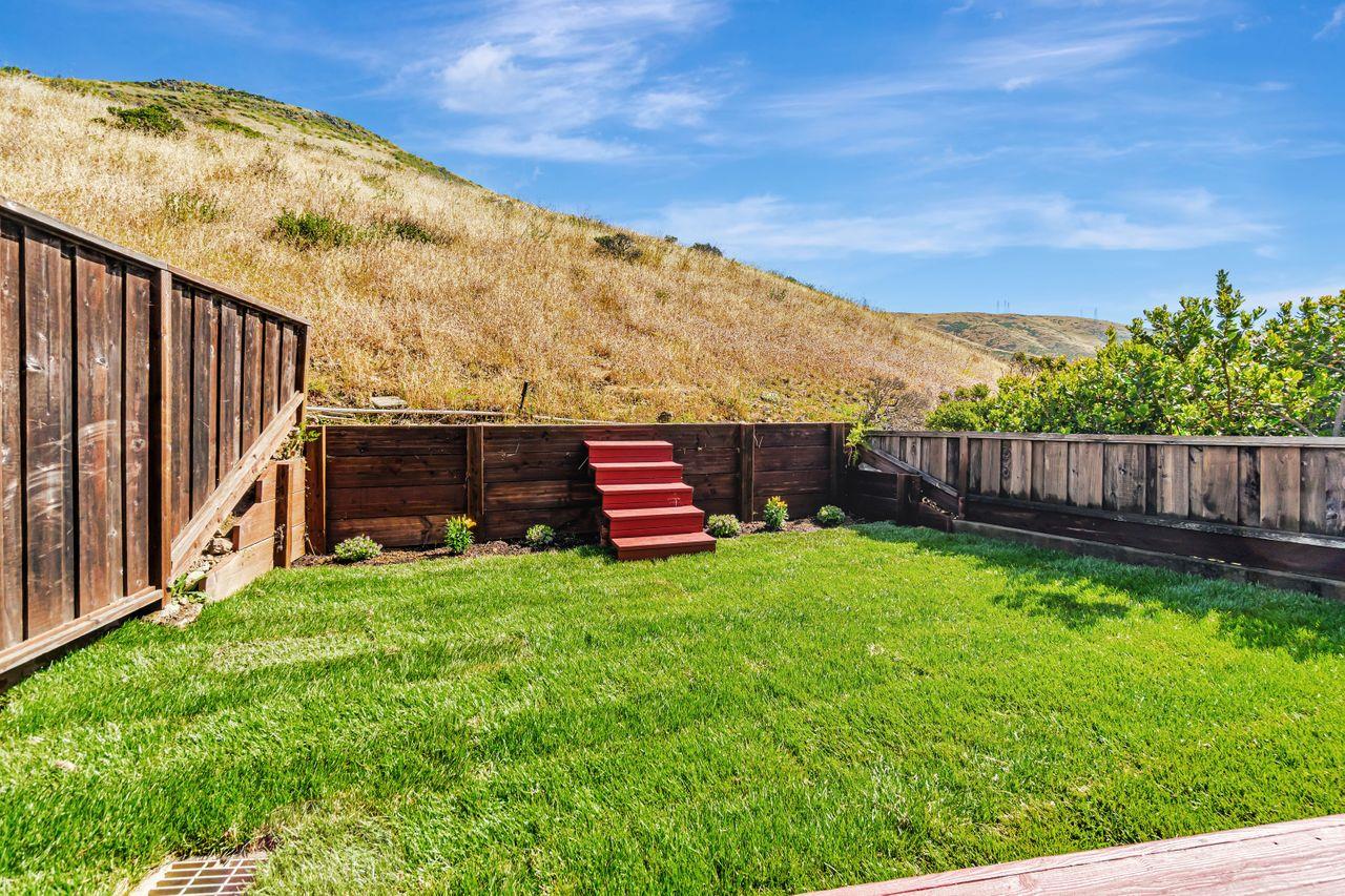 Detail Gallery Image 10 of 16 For 32 Highcrest Ln, South San Francisco,  CA 94080 - 2 Beds | 2 Baths