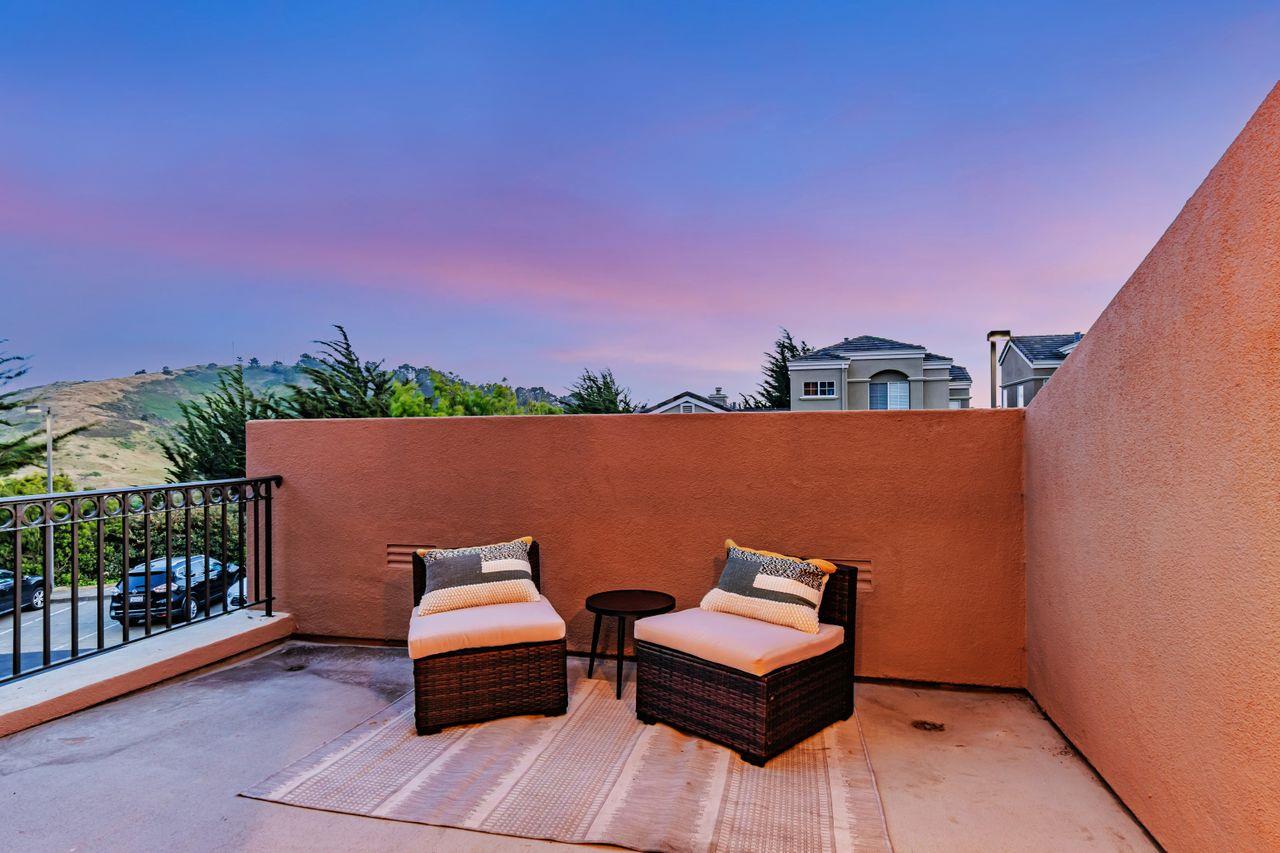 Detail Gallery Image 3 of 16 For 32 Highcrest Ln, South San Francisco,  CA 94080 - 2 Beds | 2 Baths