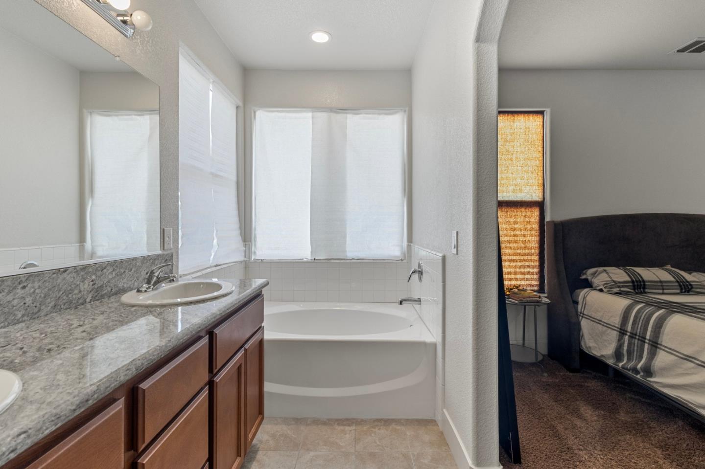 Detail Gallery Image 17 of 37 For 572 St Helena Dr, Newman,  CA 95360 - 4 Beds | 2/1 Baths
