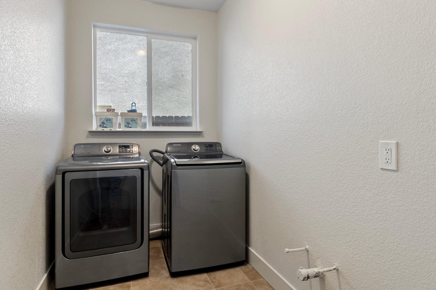 Detail Gallery Image 18 of 37 For 572 St Helena Dr, Newman,  CA 95360 - 4 Beds | 2/1 Baths