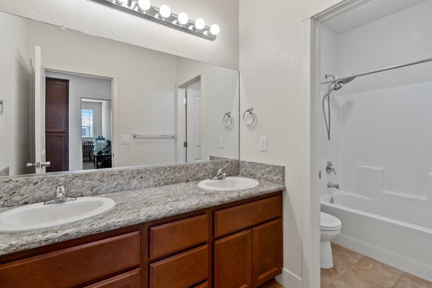 Detail Gallery Image 19 of 37 For 572 St Helena Dr, Newman,  CA 95360 - 4 Beds | 2/1 Baths