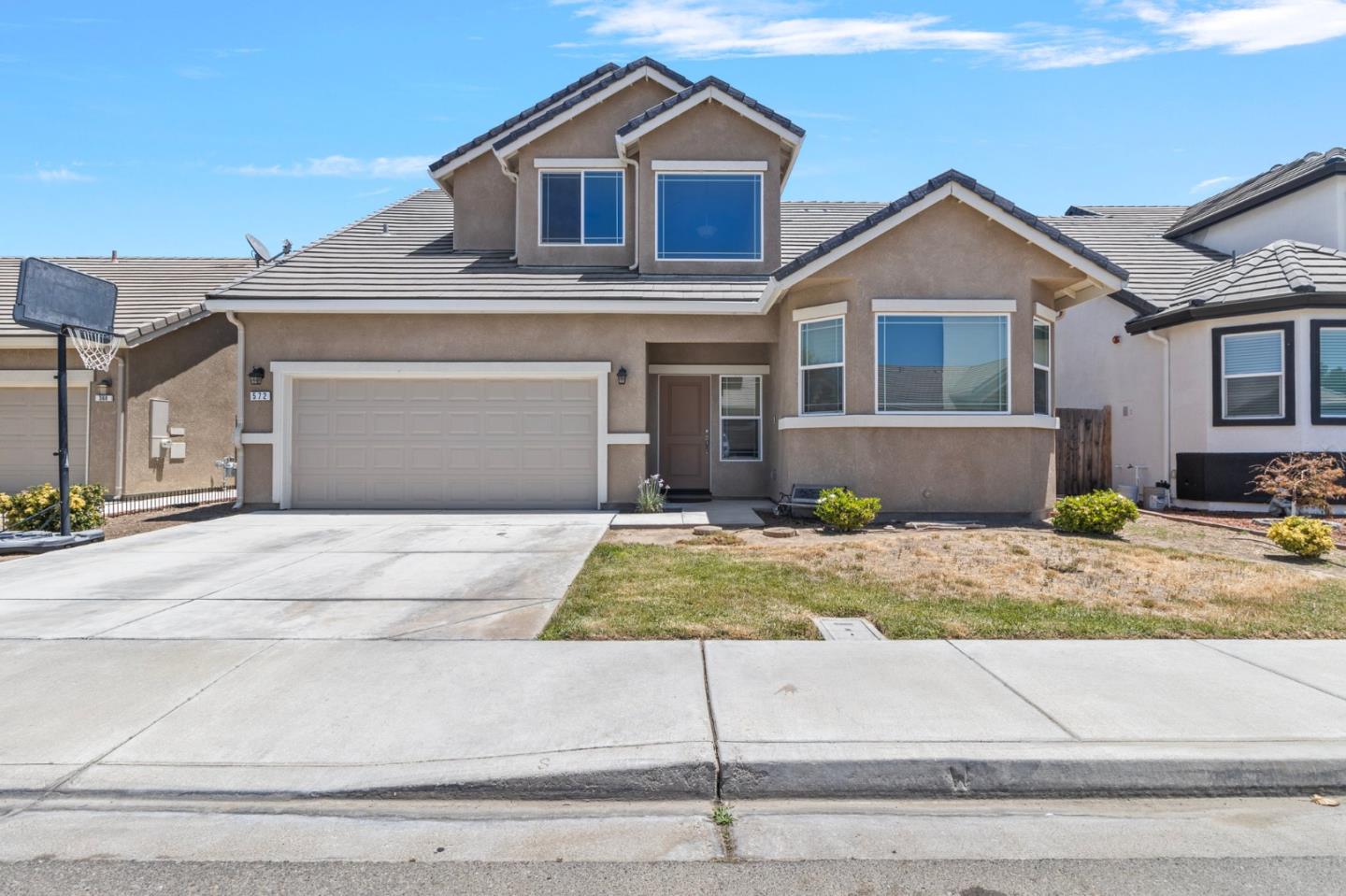 Detail Gallery Image 2 of 37 For 572 St Helena Dr, Newman,  CA 95360 - 4 Beds | 2/1 Baths
