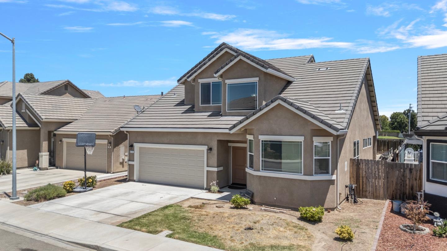 Detail Gallery Image 3 of 37 For 572 St Helena Dr, Newman,  CA 95360 - 4 Beds | 2/1 Baths