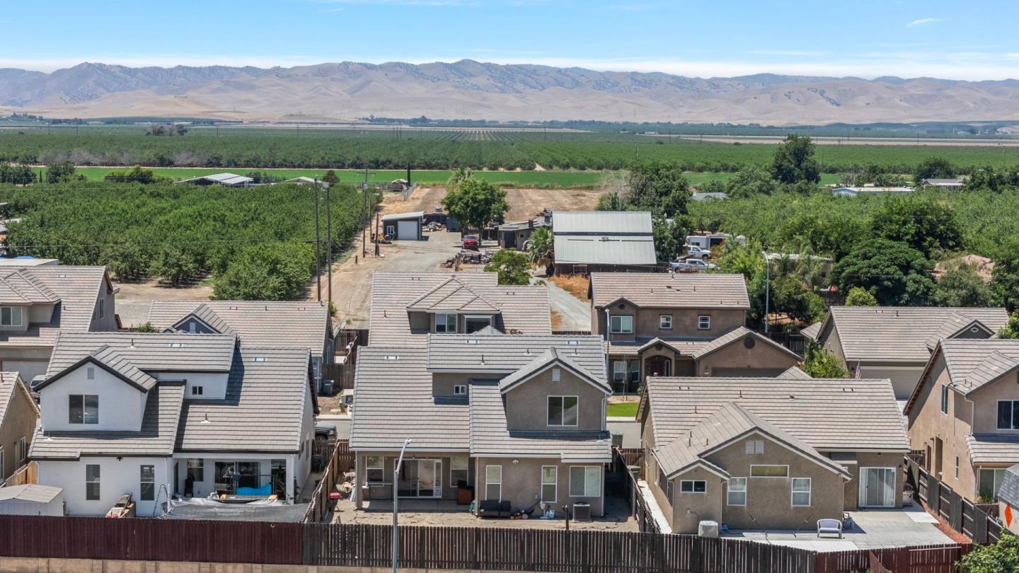 Detail Gallery Image 4 of 37 For 572 St Helena Dr, Newman,  CA 95360 - 4 Beds | 2/1 Baths