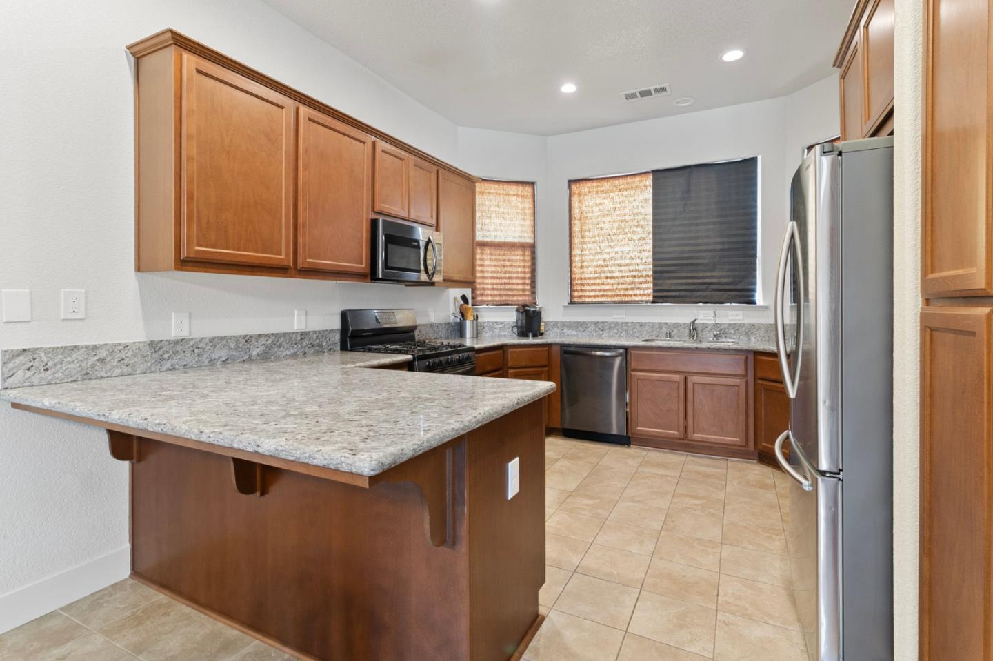 Detail Gallery Image 5 of 37 For 572 St Helena Dr, Newman,  CA 95360 - 4 Beds | 2/1 Baths