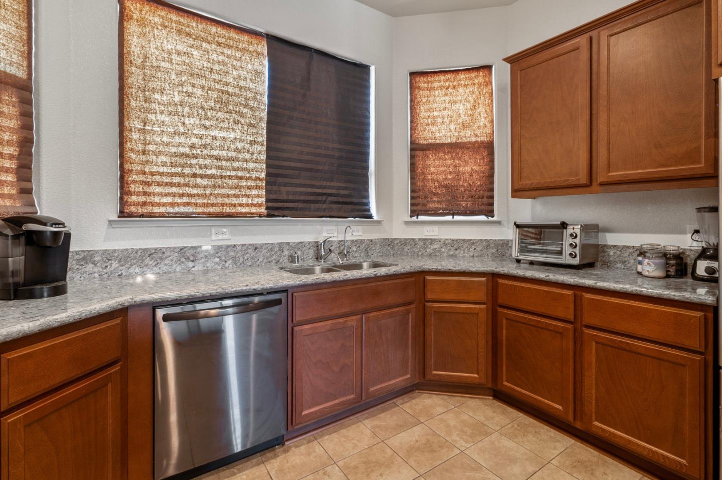 Detail Gallery Image 6 of 37 For 572 St Helena Dr, Newman,  CA 95360 - 4 Beds | 2/1 Baths