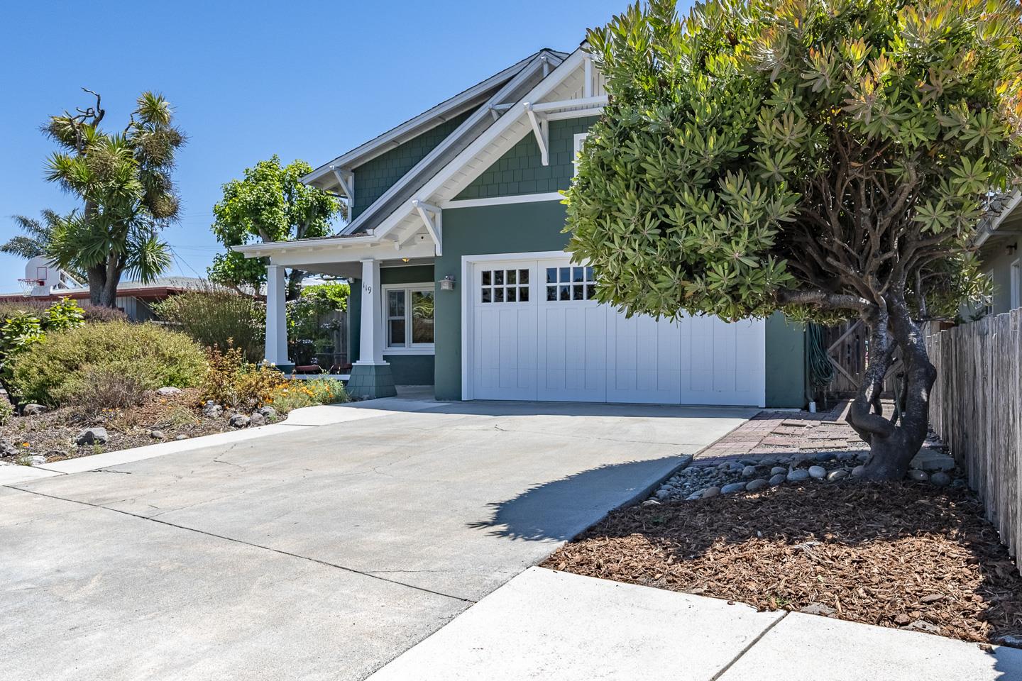 Detail Gallery Image 4 of 74 For 119 Coalinga Way, Santa Cruz,  CA 95060 - 3 Beds | 2 Baths