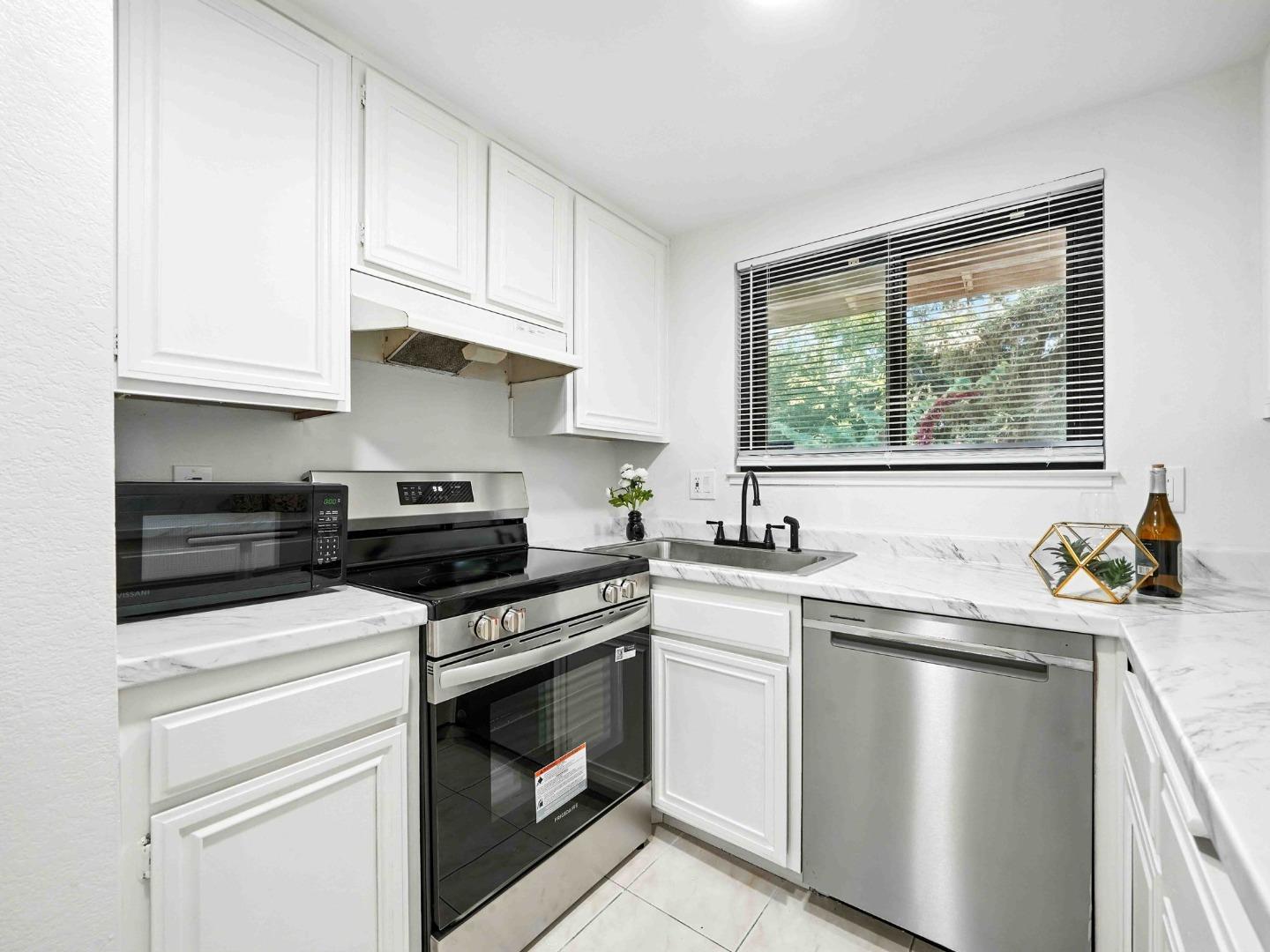 Detail Gallery Image 10 of 29 For 1140 N Abbott Ave, Milpitas,  CA 95035 - 2 Beds | 1 Baths