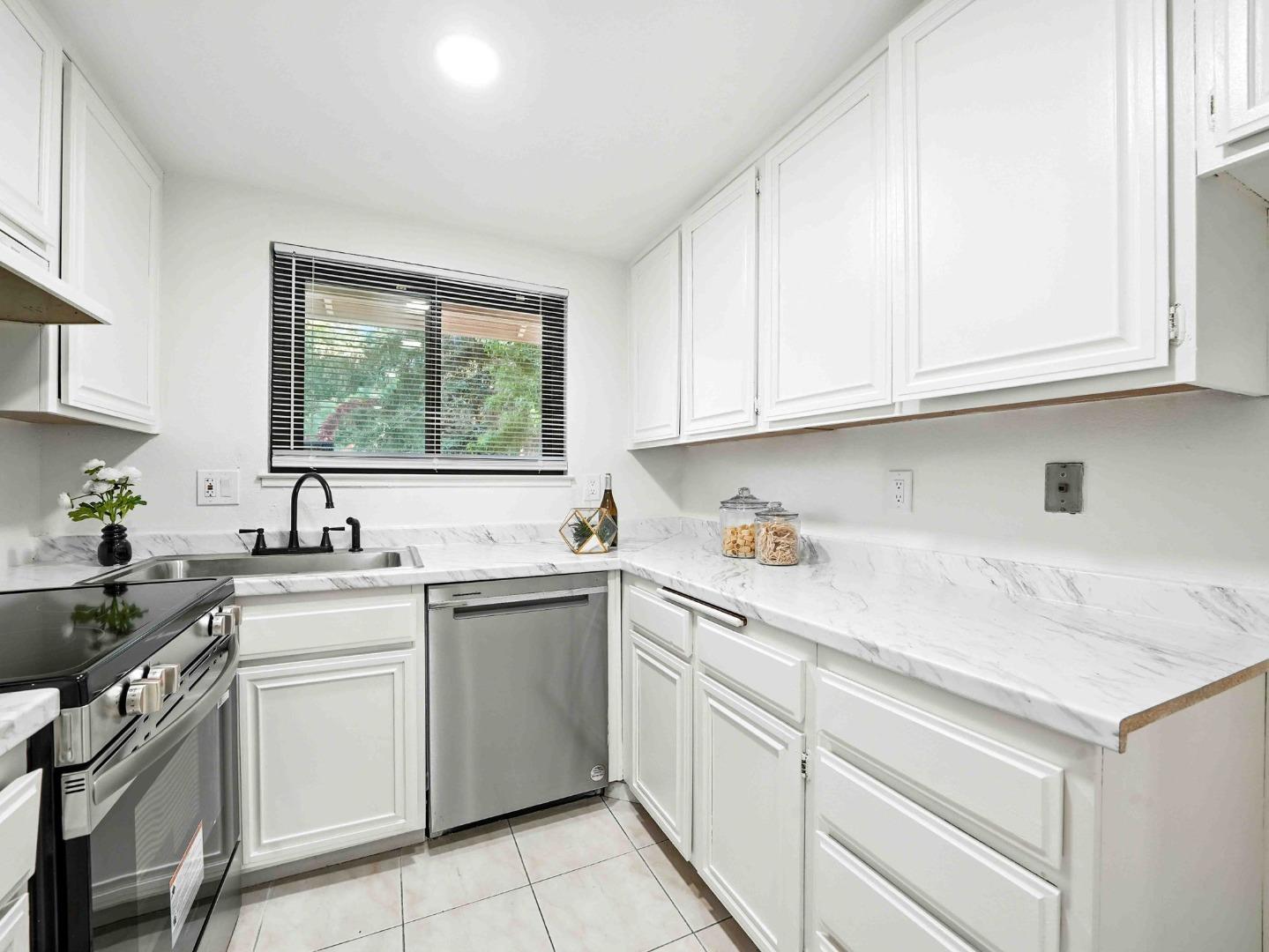 Detail Gallery Image 11 of 29 For 1140 N Abbott Ave, Milpitas,  CA 95035 - 2 Beds | 1 Baths