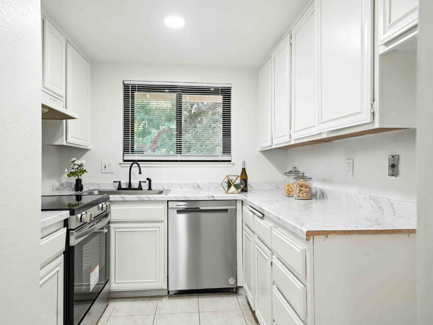 Detail Gallery Image 9 of 29 For 1140 N Abbott Ave, Milpitas,  CA 95035 - 2 Beds | 1 Baths