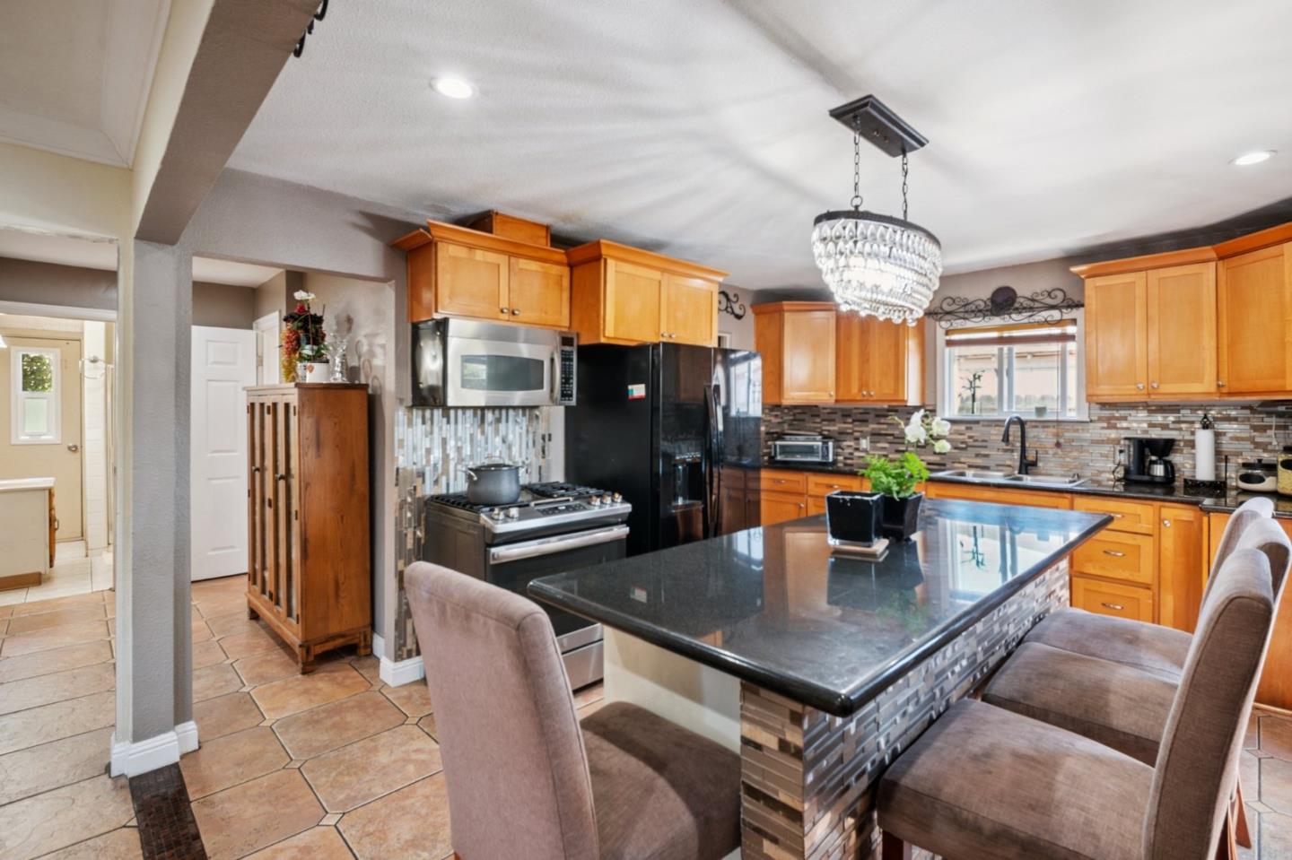 Detail Gallery Image 8 of 36 For 1413 Wiren St, Salinas,  CA 93905 - – Beds | – Baths