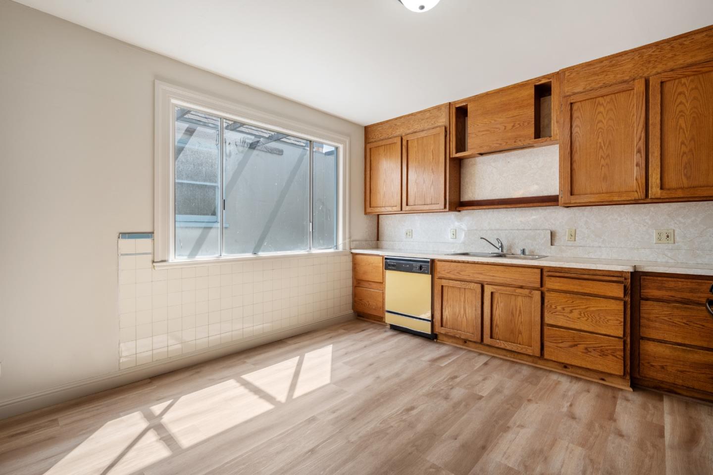 Detail Gallery Image 15 of 46 For 1615 La Salle Ave, San Francisco,  CA 94124 - 3 Beds | 2 Baths