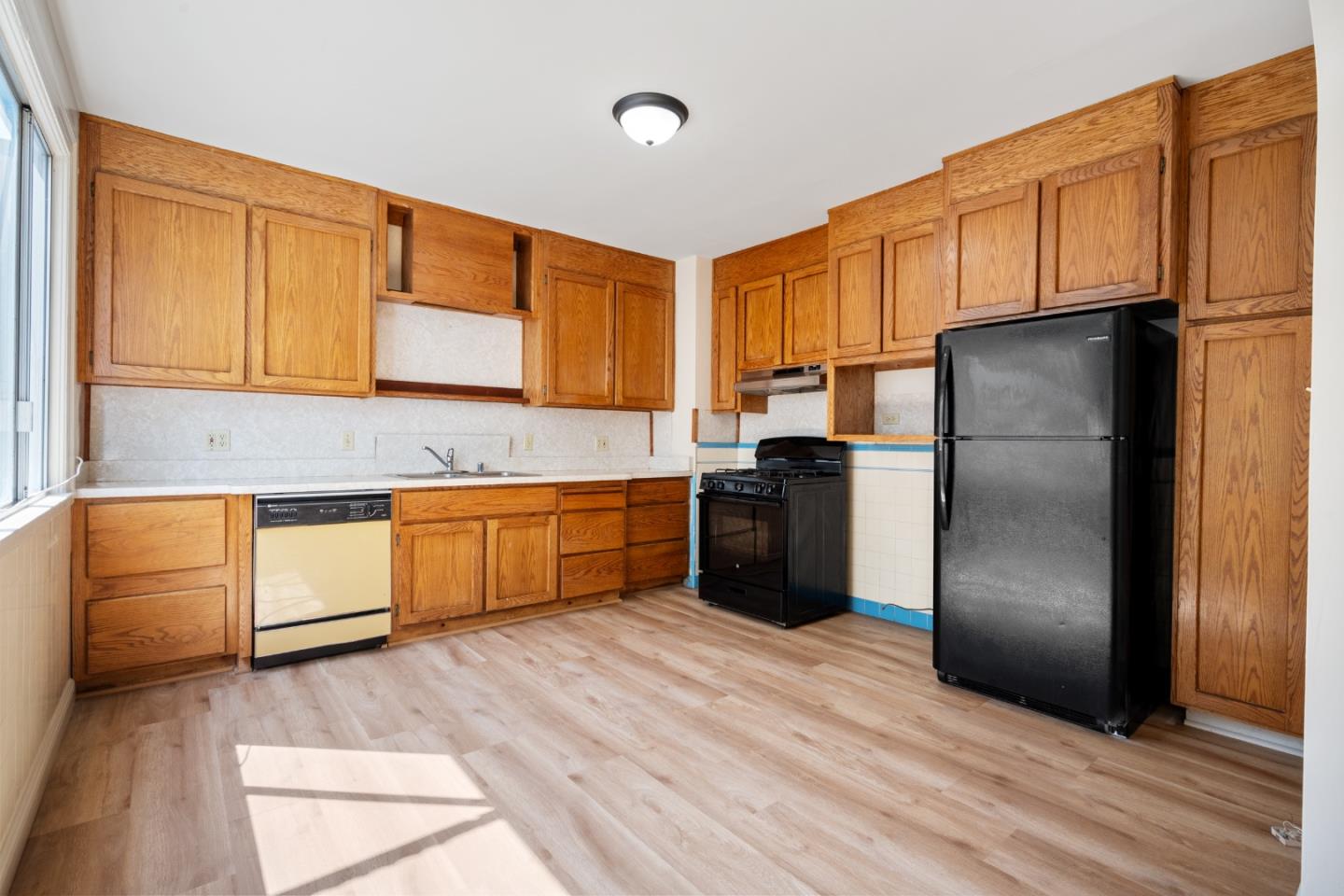 Detail Gallery Image 18 of 46 For 1615 La Salle Ave, San Francisco,  CA 94124 - 3 Beds | 2 Baths