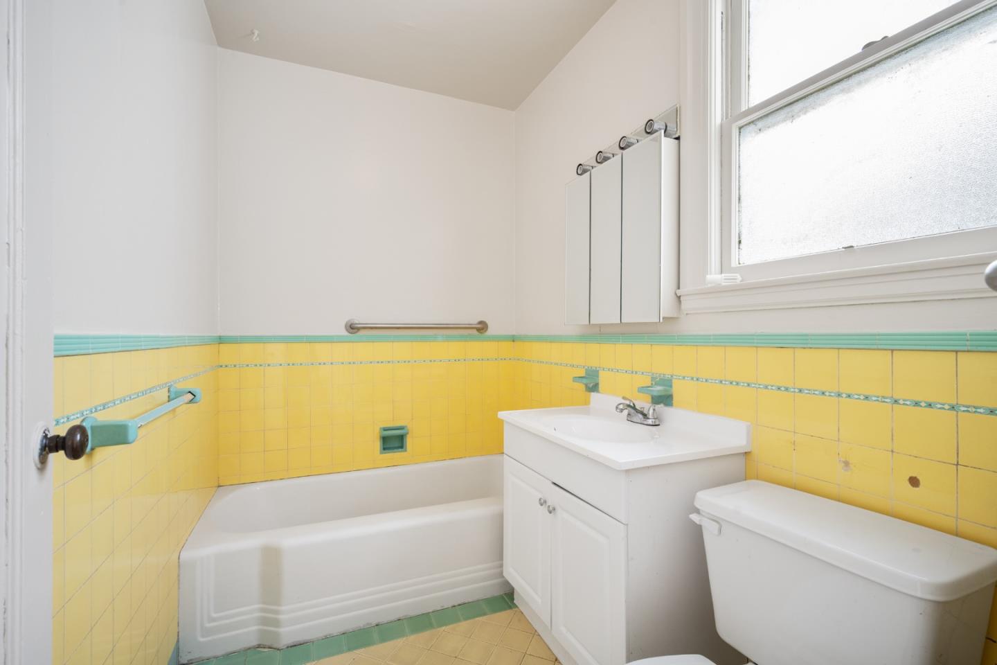 Detail Gallery Image 24 of 46 For 1615 La Salle Ave, San Francisco,  CA 94124 - 3 Beds | 2 Baths