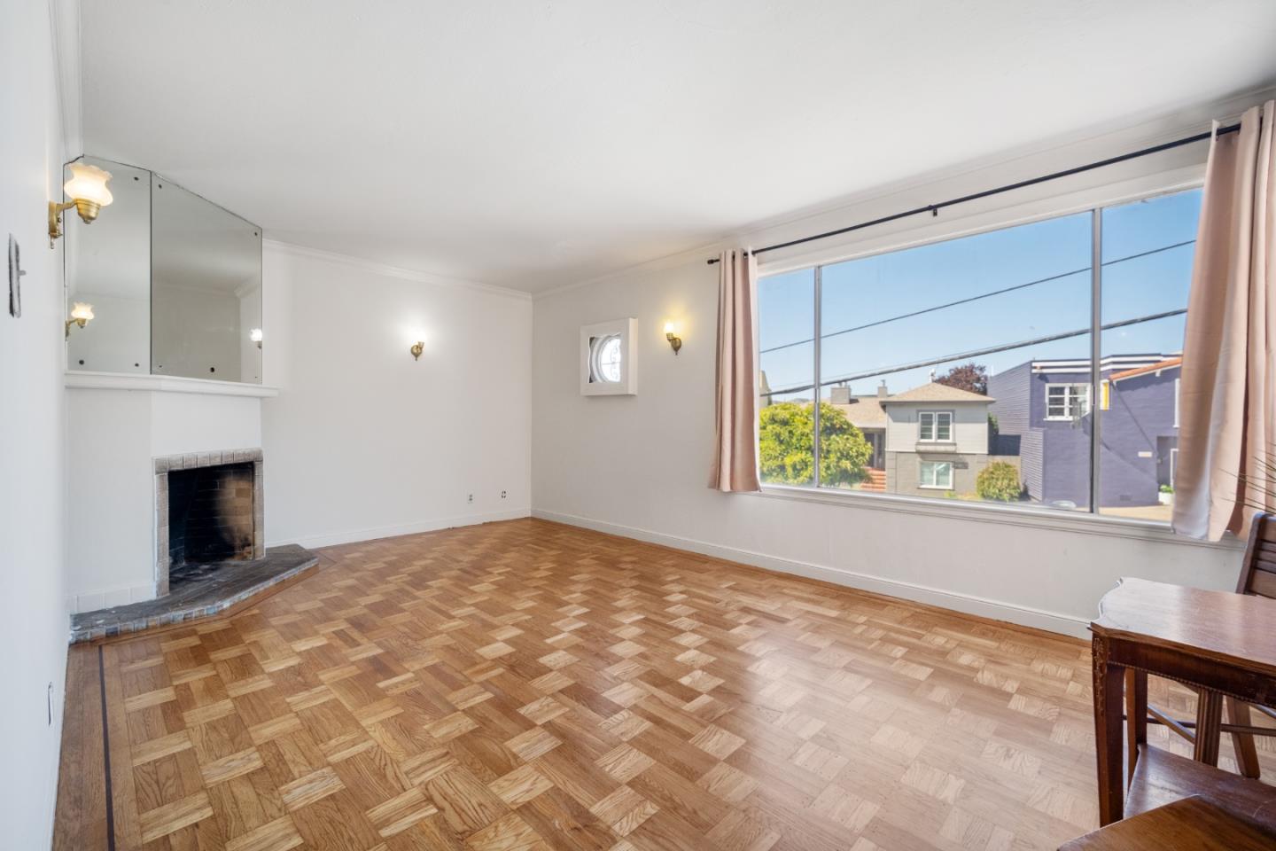 Detail Gallery Image 4 of 46 For 1615 La Salle Ave, San Francisco,  CA 94124 - 3 Beds | 2 Baths