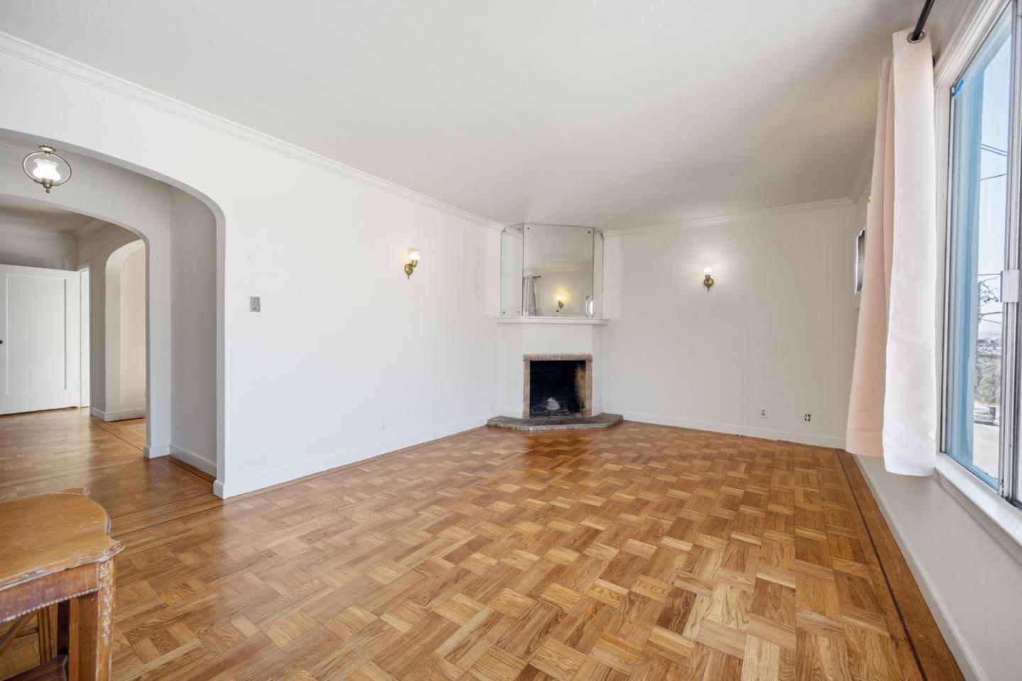Detail Gallery Image 6 of 46 For 1615 La Salle Ave, San Francisco,  CA 94124 - 3 Beds | 2 Baths
