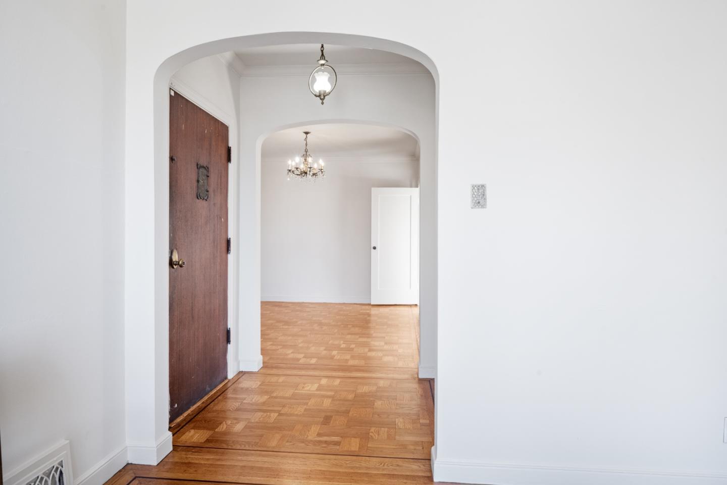 Detail Gallery Image 9 of 46 For 1615 La Salle Ave, San Francisco,  CA 94124 - 3 Beds | 2 Baths