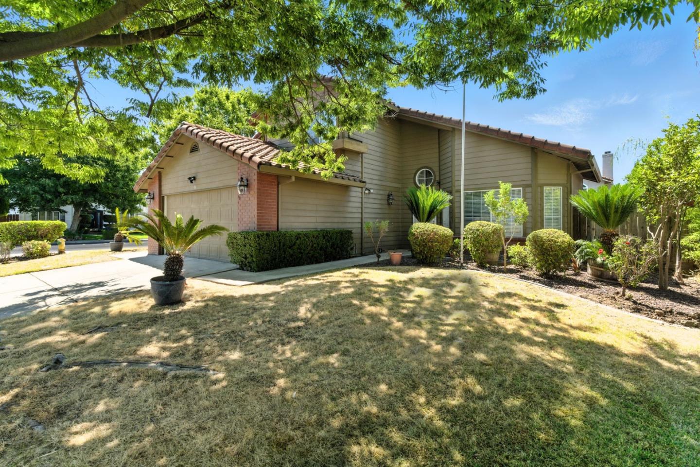 Detail Gallery Image 2 of 27 For 2200 Den Helder Dr, Modesto,  CA 95356 - 4 Beds | 3 Baths