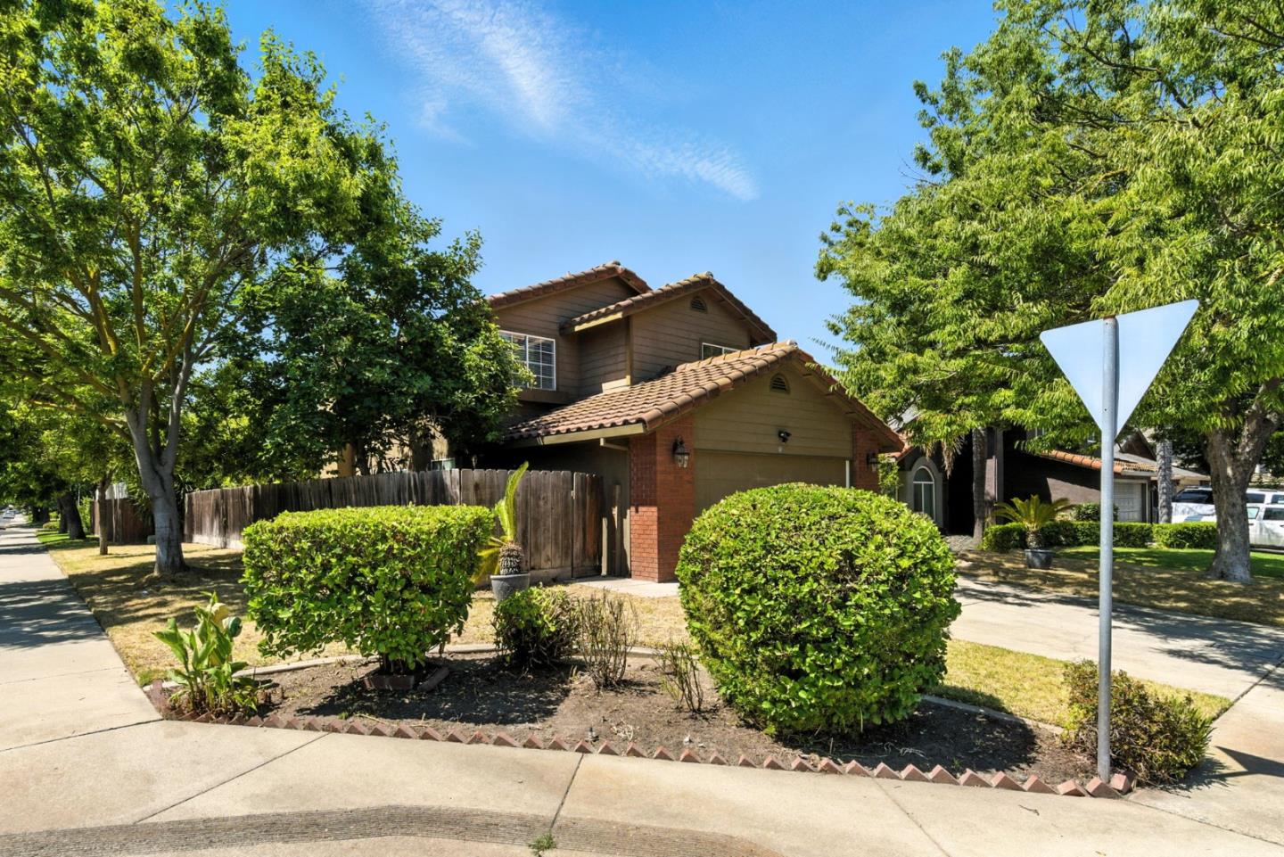 Detail Gallery Image 3 of 27 For 2200 Den Helder Dr, Modesto,  CA 95356 - 4 Beds | 3 Baths