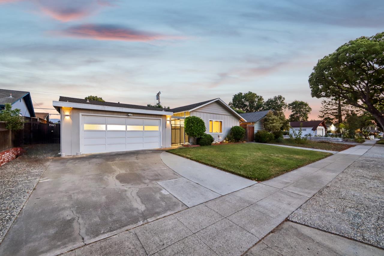 Detail Gallery Image 4 of 52 For 2408 Aram Ave, San Jose,  CA 95128 - 3 Beds | 2 Baths