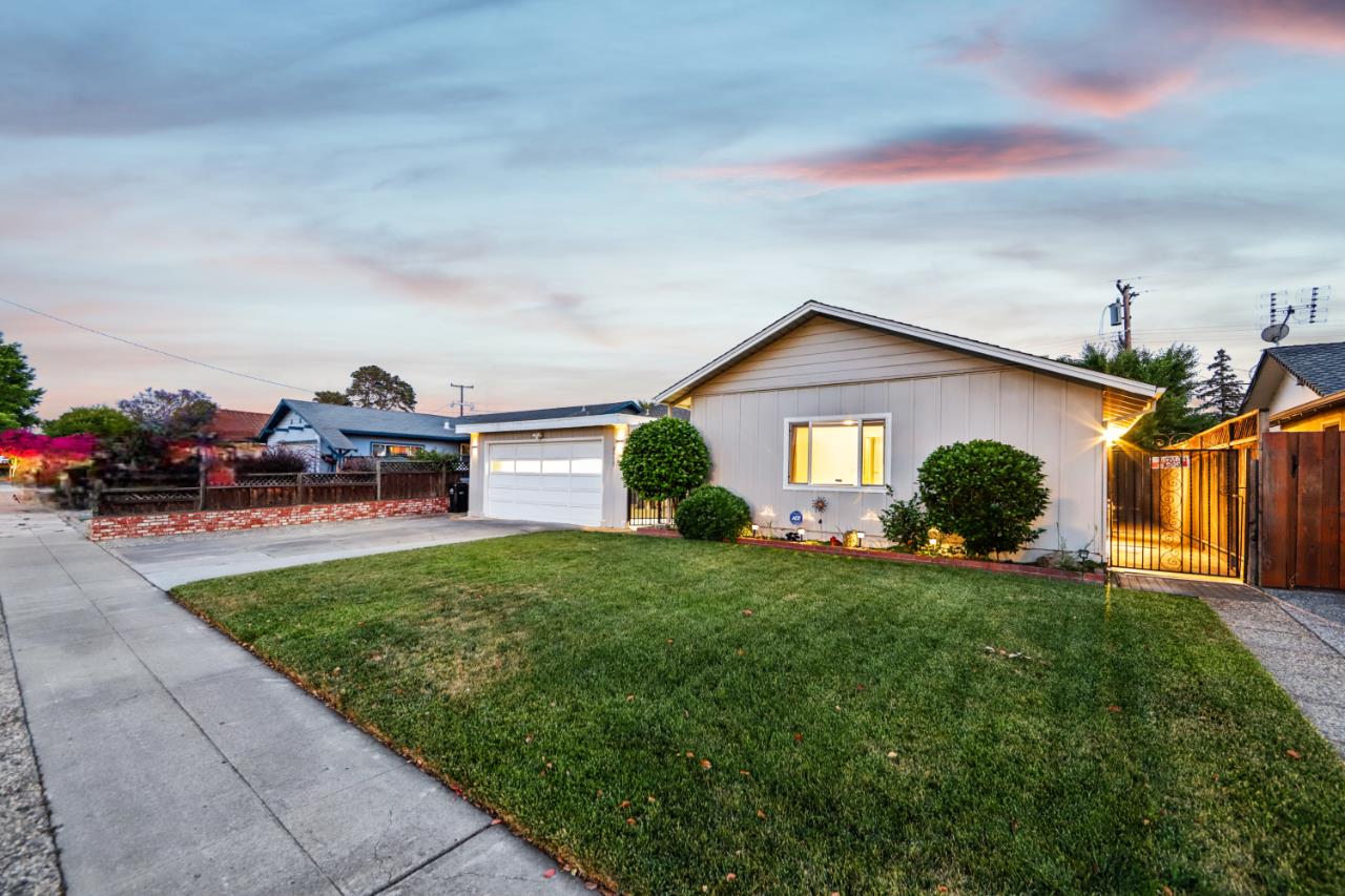 Detail Gallery Image 5 of 52 For 2408 Aram Ave, San Jose,  CA 95128 - 3 Beds | 2 Baths
