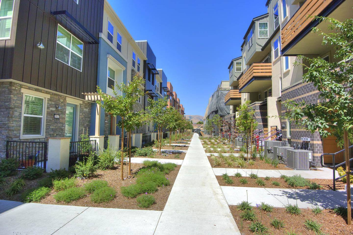 Detail Gallery Image 2 of 29 For 2070 Mahuron Cir, San Jose,  CA 95133 - 3 Beds | 2 Baths