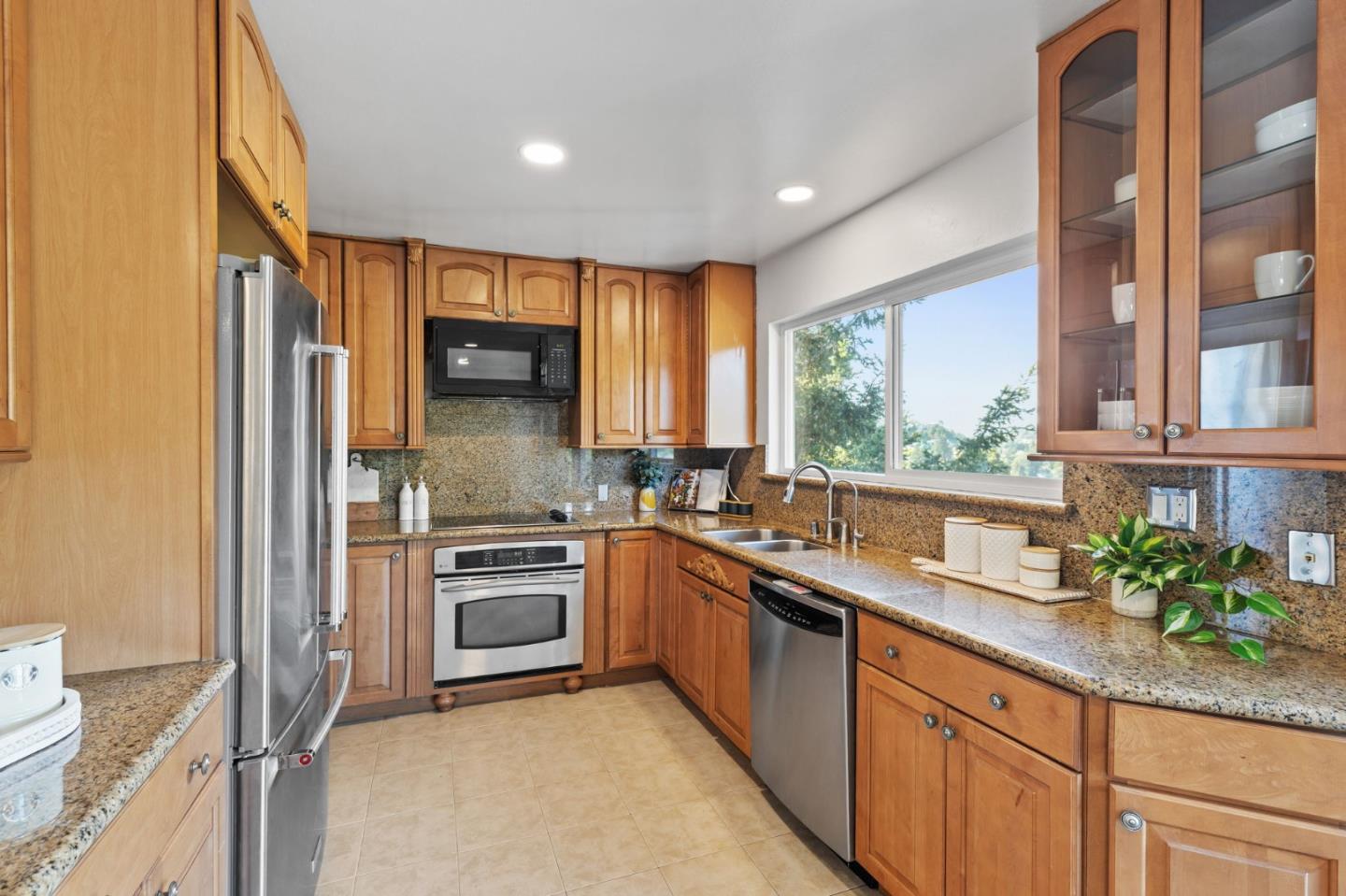 Detail Gallery Image 18 of 31 For 104 Winding Way, San Carlos,  CA 94070 - 3 Beds | 2 Baths
