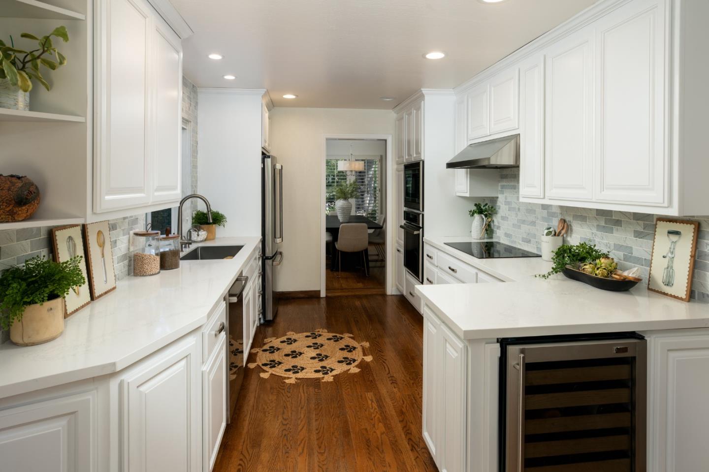 Detail Gallery Image 10 of 35 For 1011 via Del Pozo, Los Altos,  CA 94022 - 4 Beds | 2/1 Baths