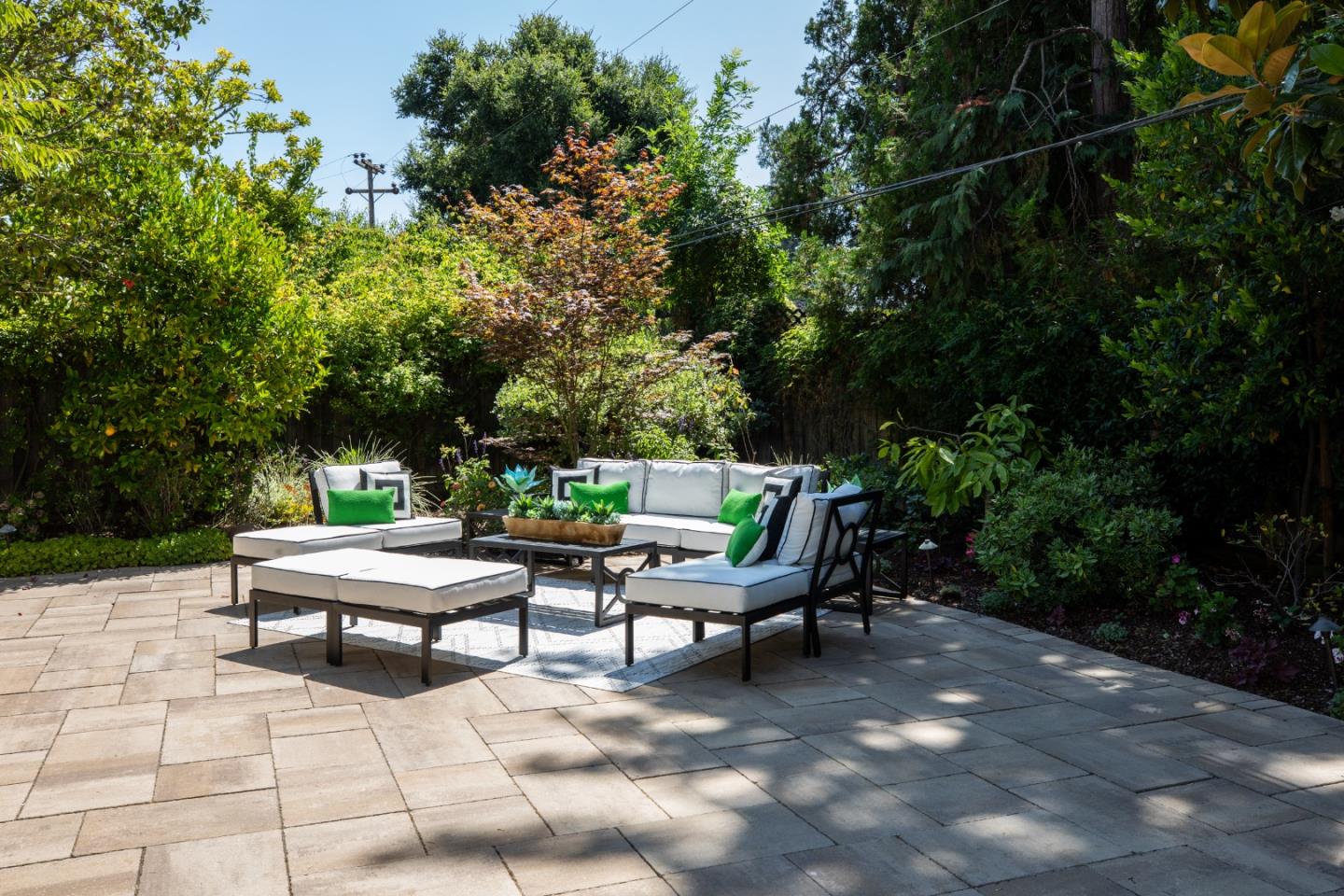 Detail Gallery Image 24 of 35 For 1011 via Del Pozo, Los Altos,  CA 94022 - 4 Beds | 2/1 Baths