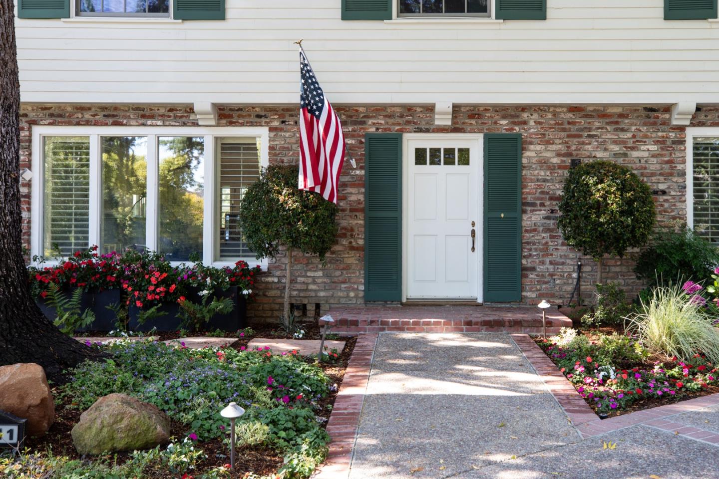 Detail Gallery Image 3 of 35 For 1011 via Del Pozo, Los Altos,  CA 94022 - 4 Beds | 2/1 Baths