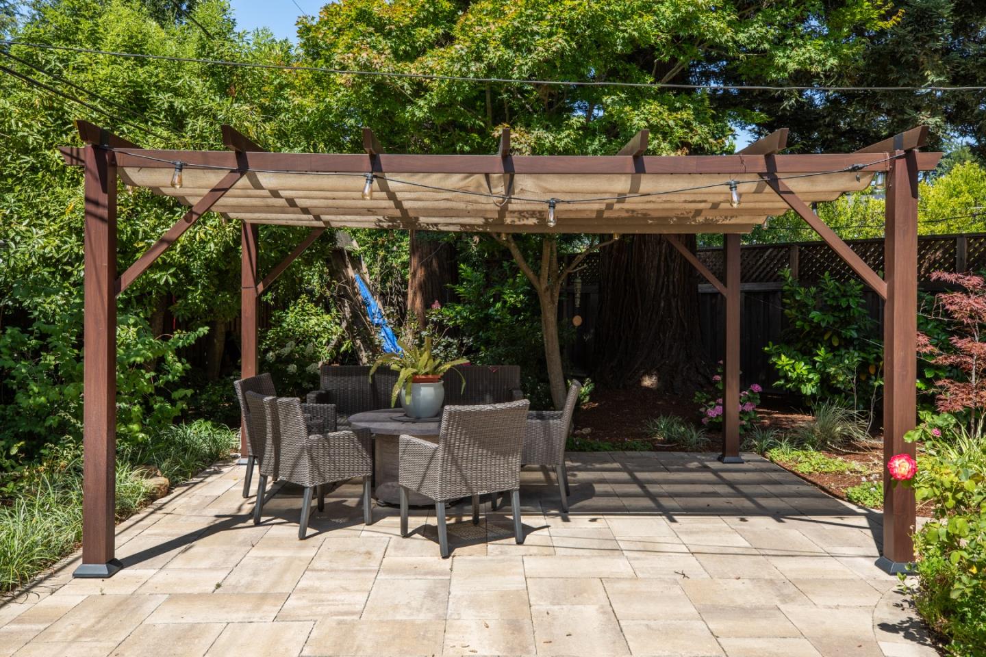 Detail Gallery Image 33 of 35 For 1011 via Del Pozo, Los Altos,  CA 94022 - 4 Beds | 2/1 Baths