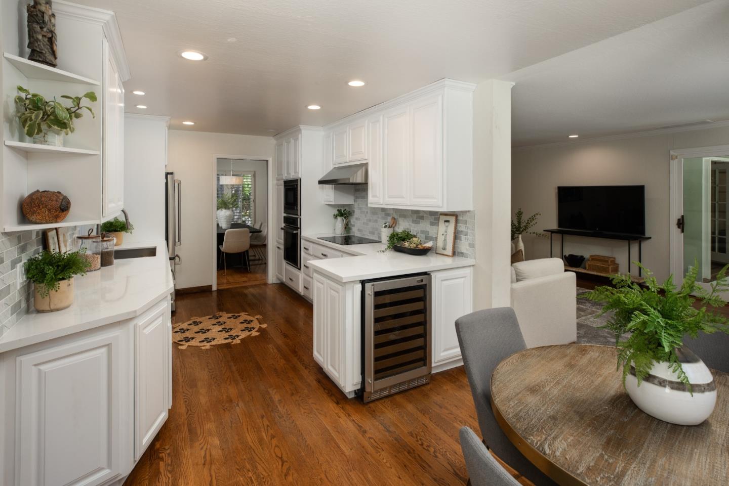 Detail Gallery Image 9 of 35 For 1011 via Del Pozo, Los Altos,  CA 94022 - 4 Beds | 2/1 Baths