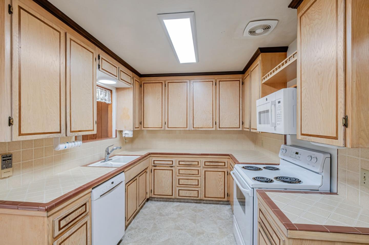 Detail Gallery Image 12 of 43 For 332 Arthur Rd, Watsonville,  CA 95076 - 3 Beds | 2 Baths