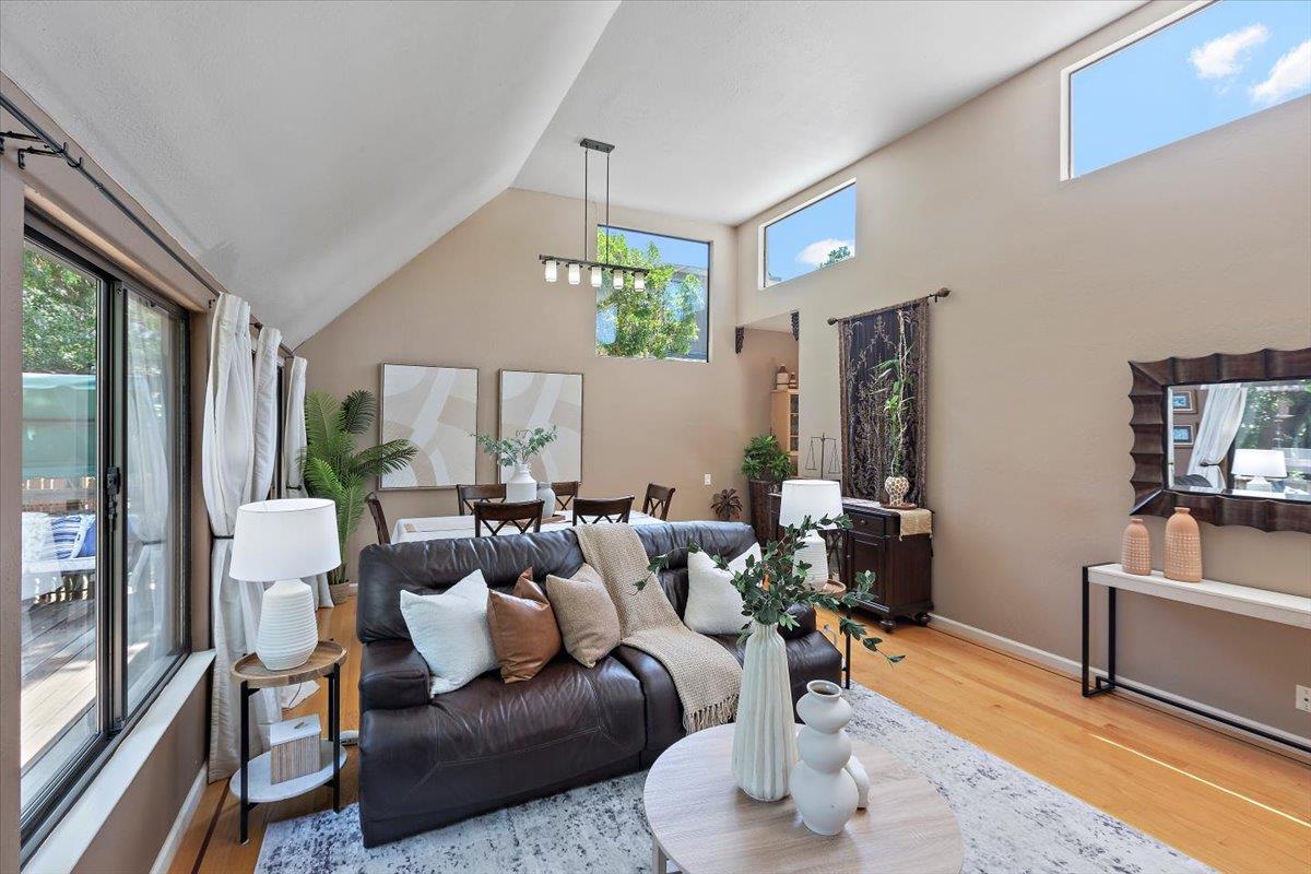 Detail Gallery Image 19 of 46 For 56 Citation Dr, Los Altos,  CA 94024 - 3 Beds | 2 Baths