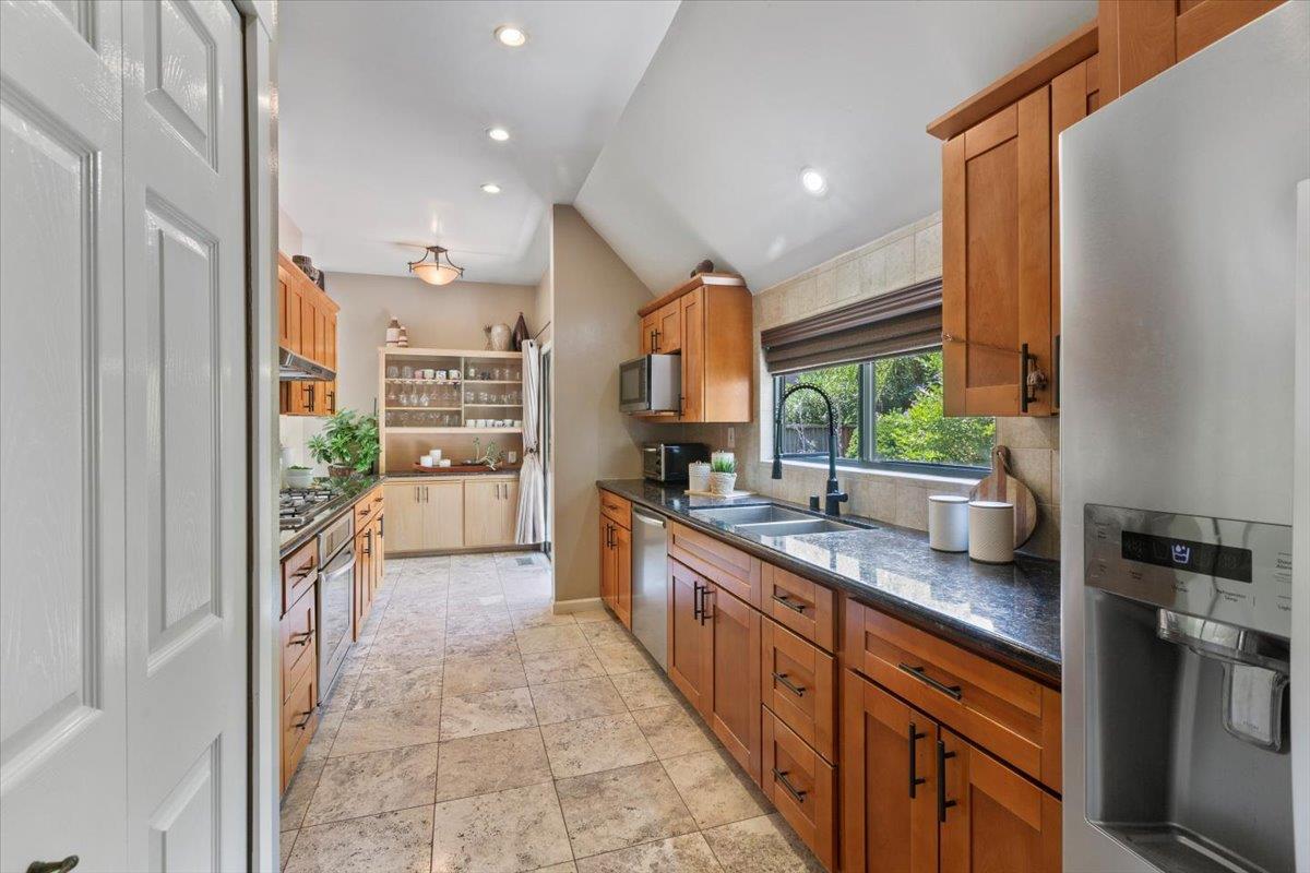 Detail Gallery Image 5 of 46 For 56 Citation Dr, Los Altos,  CA 94024 - 3 Beds | 2 Baths