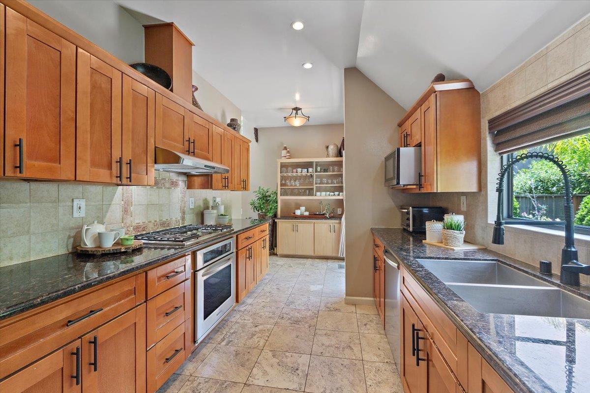 Detail Gallery Image 6 of 46 For 56 Citation Dr, Los Altos,  CA 94024 - 3 Beds | 2 Baths