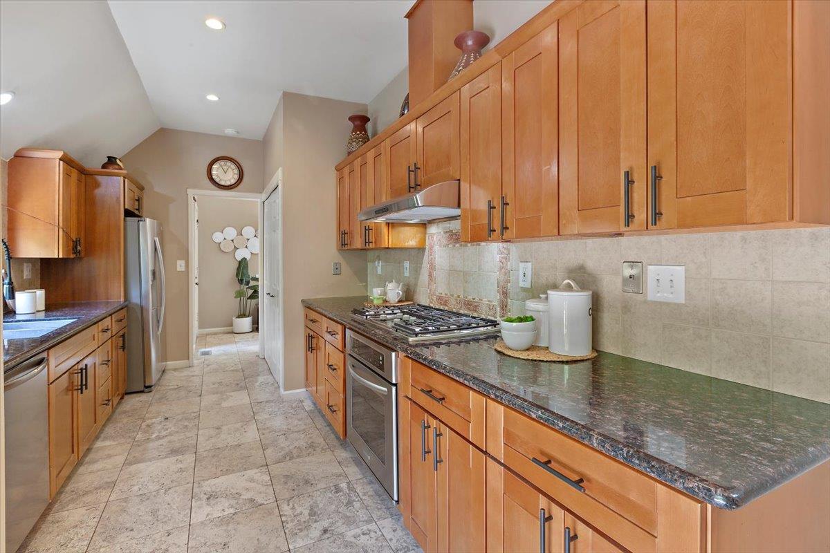 Detail Gallery Image 7 of 46 For 56 Citation Dr, Los Altos,  CA 94024 - 3 Beds | 2 Baths