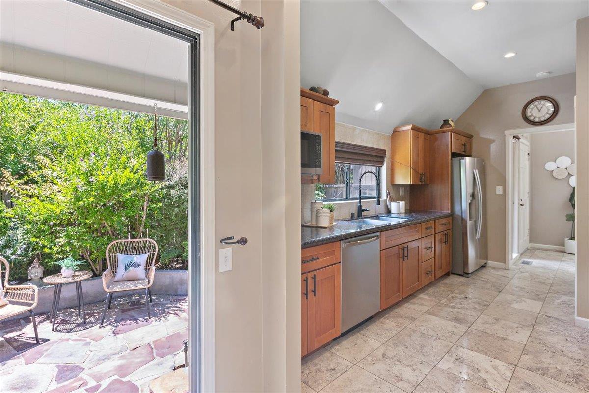 Detail Gallery Image 8 of 46 For 56 Citation Dr, Los Altos,  CA 94024 - 3 Beds | 2 Baths