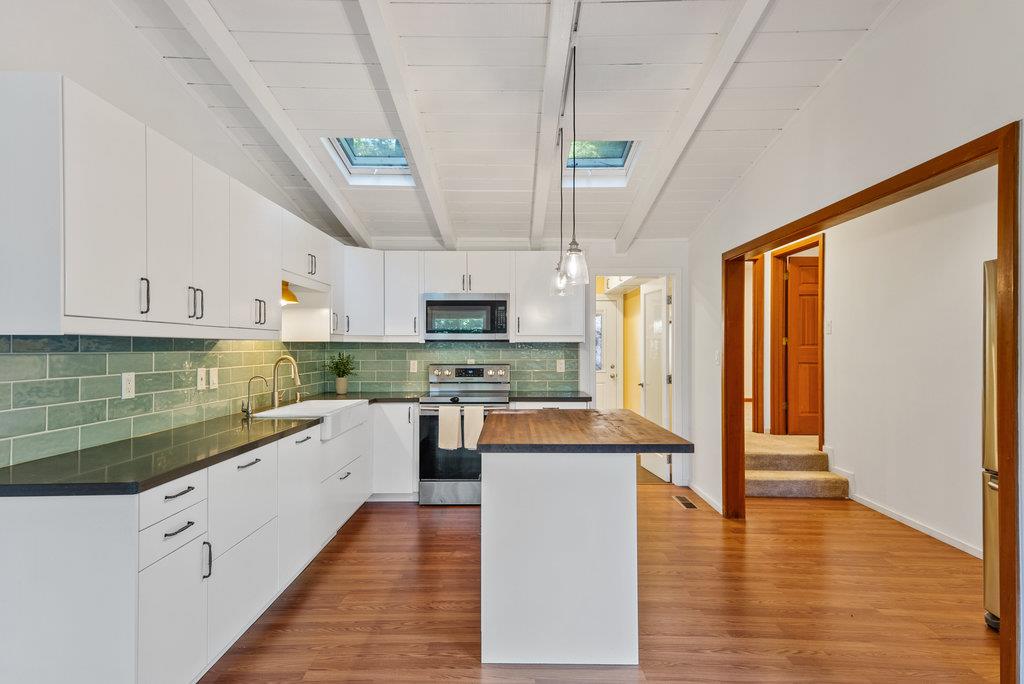 Detail Gallery Image 3 of 33 For 10377 Lake Blvd, Felton,  CA 95018 - 3 Beds | 2 Baths