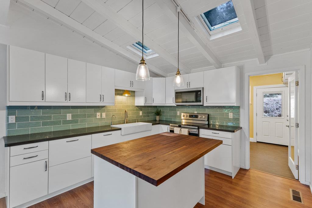 Detail Gallery Image 4 of 33 For 10377 Lake Blvd, Felton,  CA 95018 - 3 Beds | 2 Baths