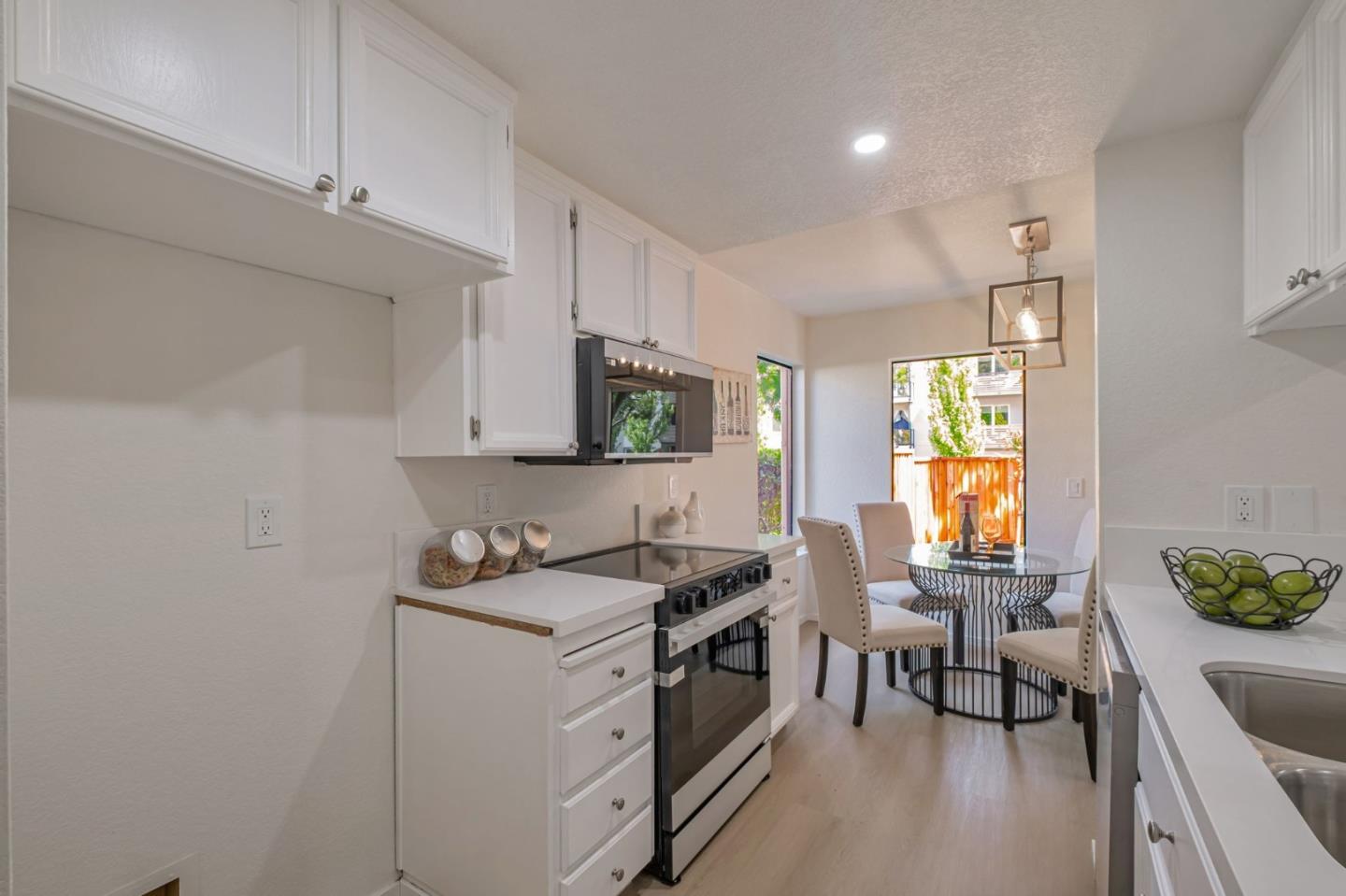 Detail Gallery Image 10 of 36 For 941 Huntington Cmn, Fremont,  CA 94536 - 2 Beds | 2 Baths