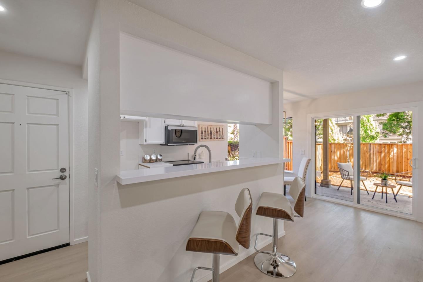 Detail Gallery Image 6 of 36 For 941 Huntington Cmn, Fremont,  CA 94536 - 2 Beds | 2 Baths