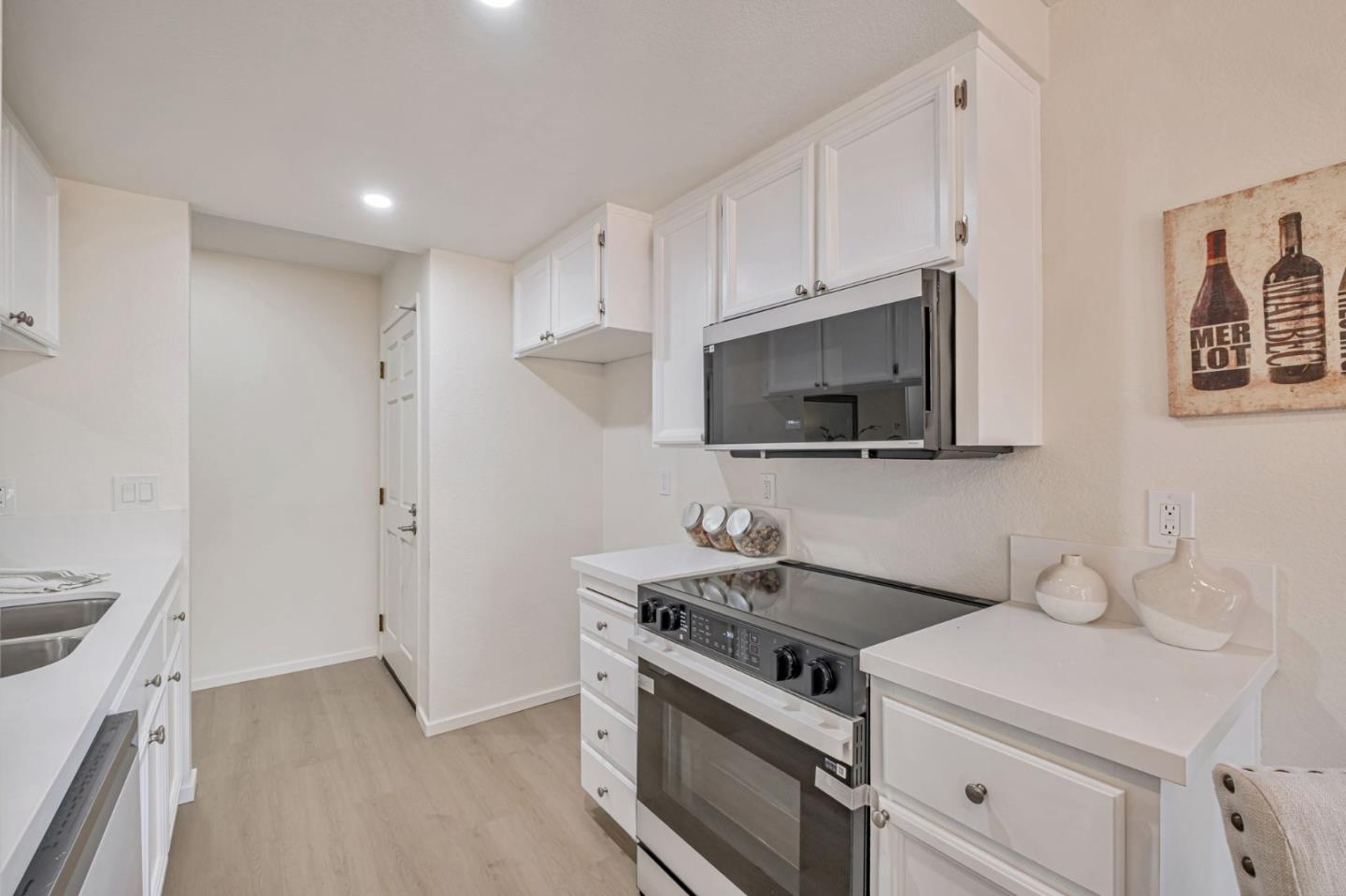 Detail Gallery Image 8 of 36 For 941 Huntington Cmn, Fremont,  CA 94536 - 2 Beds | 2 Baths