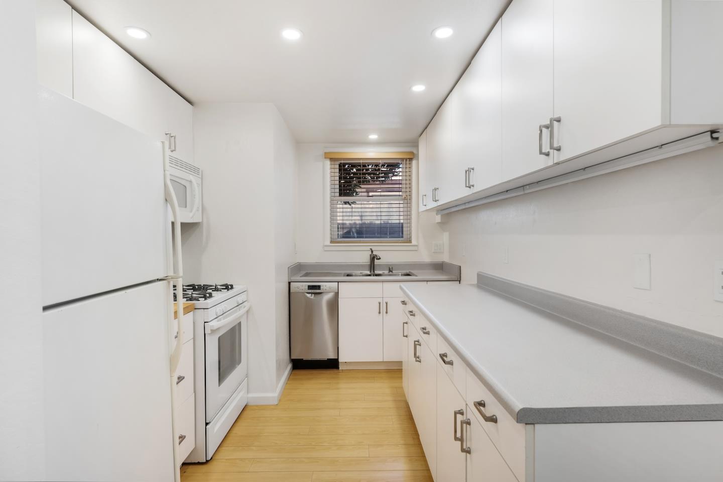 Detail Gallery Image 15 of 45 For 390 36th Ave, Santa Cruz,  CA 95062 - – Beds | – Baths